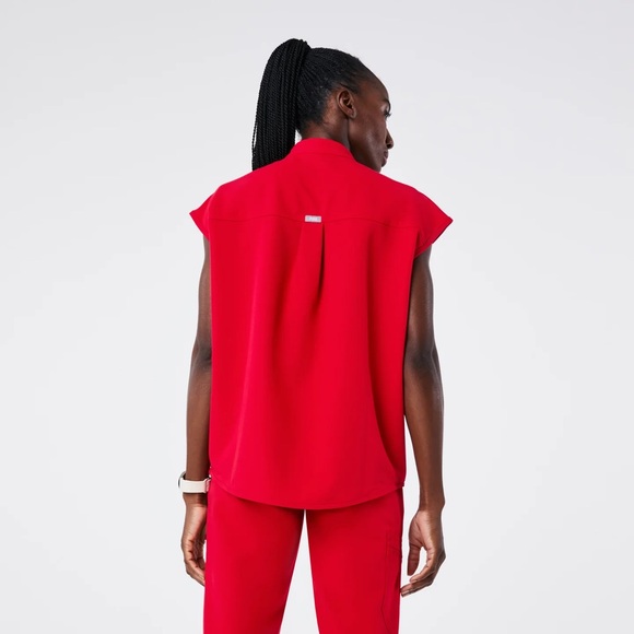 NWT Figs Rafaela oversized three pocket scrub top RED size Small - Picture 3 of 9